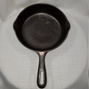 Vintage Unmarked #5 Wagner Cast Iron Skillet - Circa 1960's